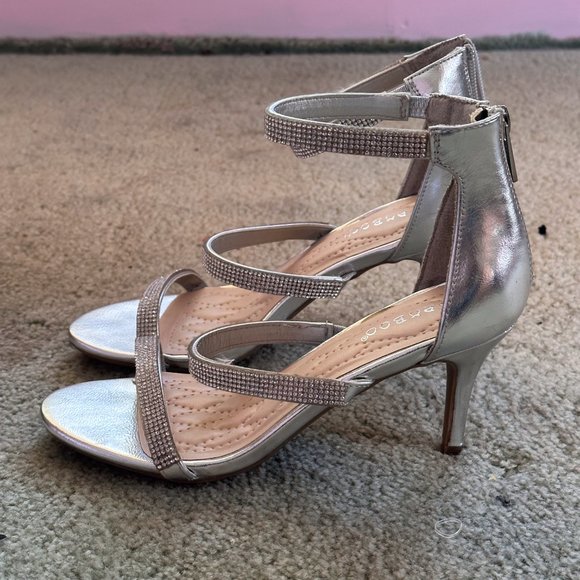 silver sparkle heels, 2 1/2 inch, size 6, bamboo brand - Picture 4 of 6